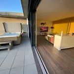 Luxusloft Mit Warmem Outdoor Whirlpool شقة *