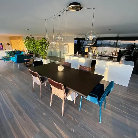 Luxusloft Mit Warmem Outdoor Whirlpool